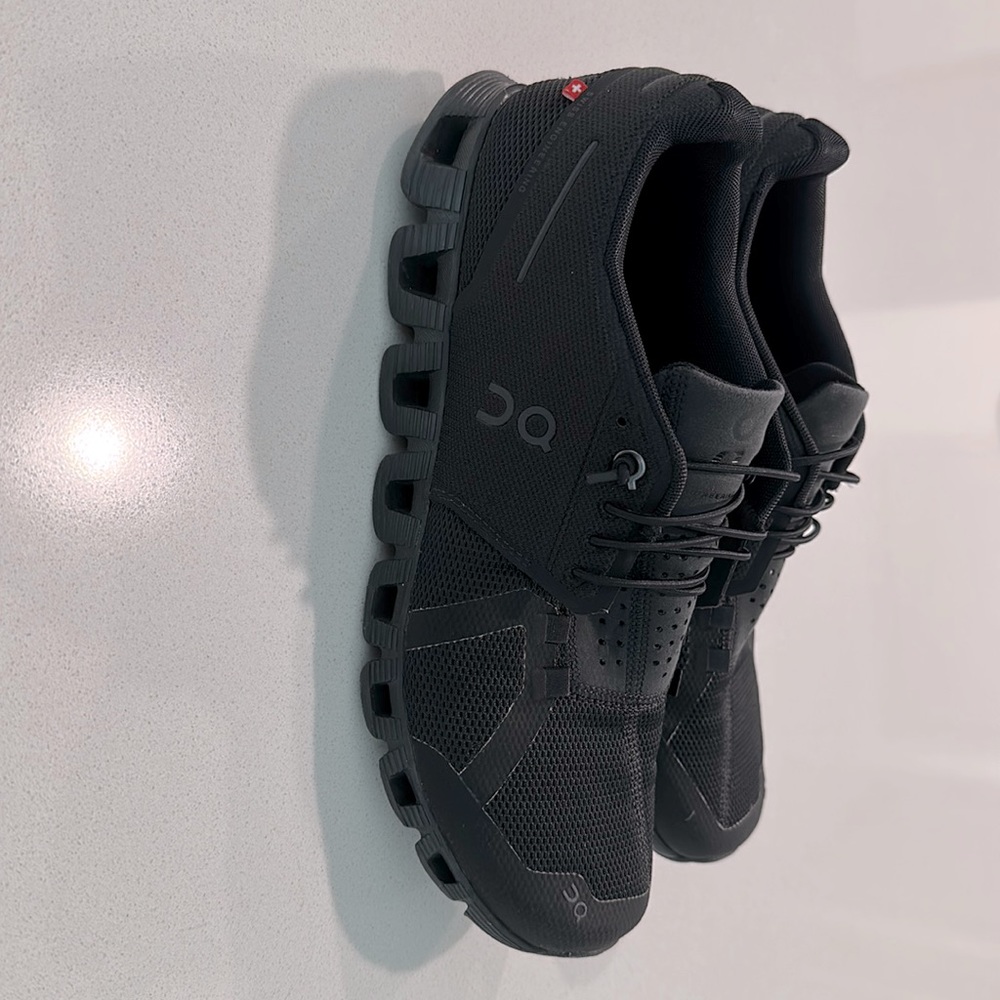 On cloud 5 all black